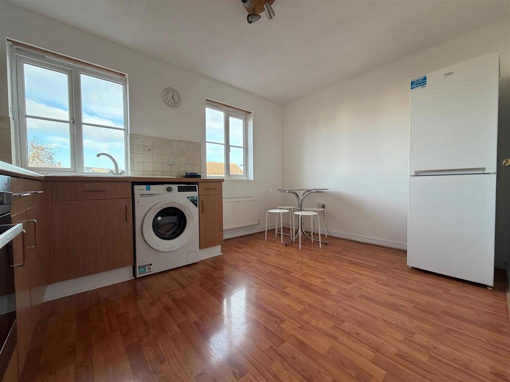 Kitchen 2.jpg