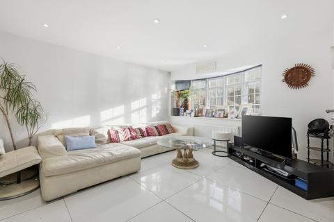 3 bedroom terraced house for sale - Chigwell IG7