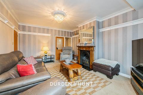4 bedroom semi-detached house for sale, Kenilworth Gardens, Hornchurch, RM12