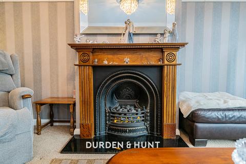 4 bedroom semi-detached house for sale, Kenilworth Gardens, Hornchurch, RM12