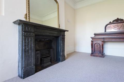 1 bedroom ground floor flat to rent, Doods Road, Reigate, RH2