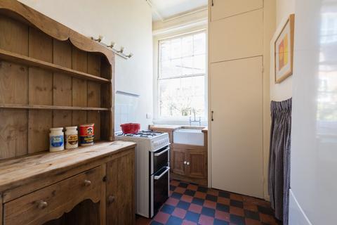1 bedroom ground floor flat to rent, Doods Road, Reigate, RH2