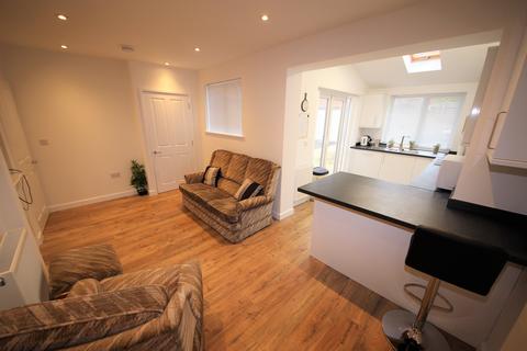 1 bedroom in a house share to rent, Dolbery Road North, Poole,