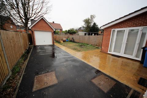 1 bedroom in a house share to rent, Dolbery Road North, Poole,