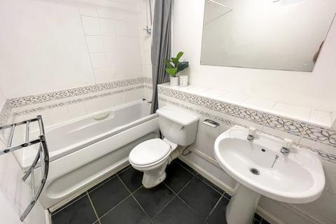 2 bedroom flat to rent, St Andrew Street, L3 5XZ,