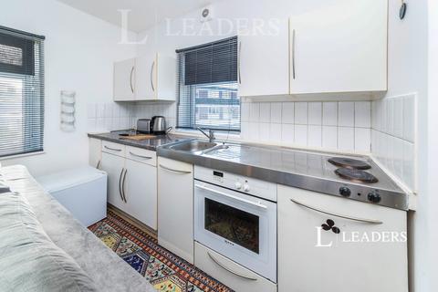 Studio to rent, Chapter House, 13 West Street, RH19