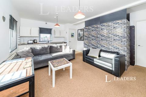 Studio to rent, Chapter House, 13 West Street, RH19