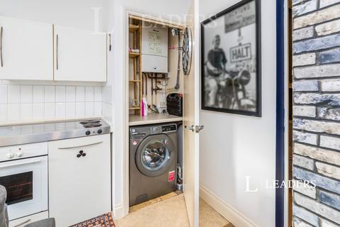 Studio to rent, Chapter House, 13 West Street, RH19