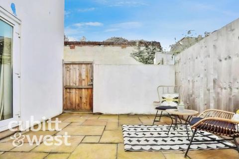1 bedroom apartment to rent, Highland Road Southsea PO4