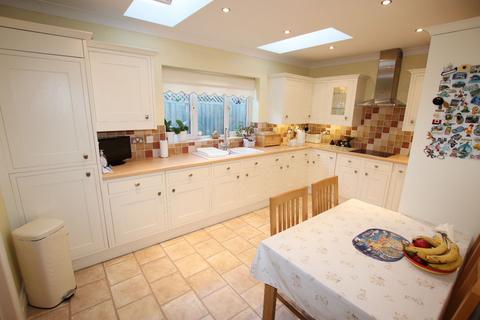 3 bedroom bungalow for sale, St Clairs Road, St Osyth, CO16