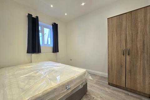 2 bedroom apartment to rent, Kingston Road, London SW19