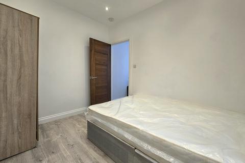 2 bedroom apartment to rent, Kingston Road, London SW19