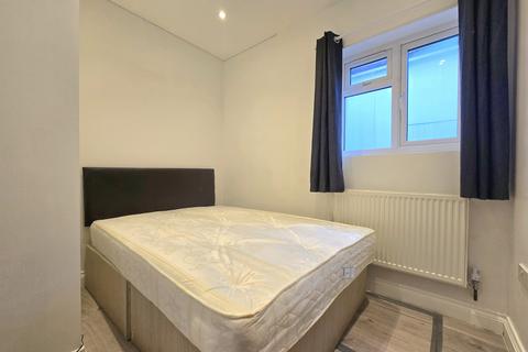 2 bedroom apartment to rent, Kingston Road, London SW19