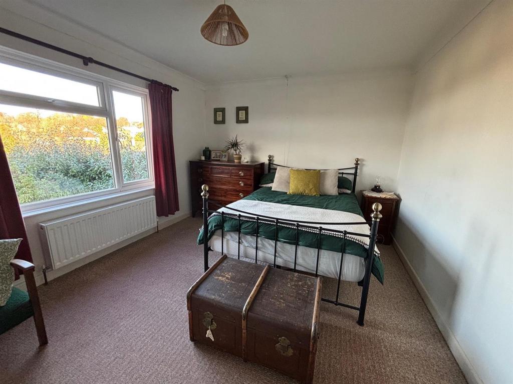 Bedroom 1.jpg