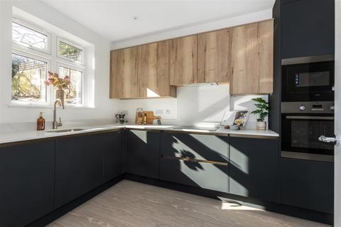 undefined, 18 Haling Park Road, South Croydon CR2