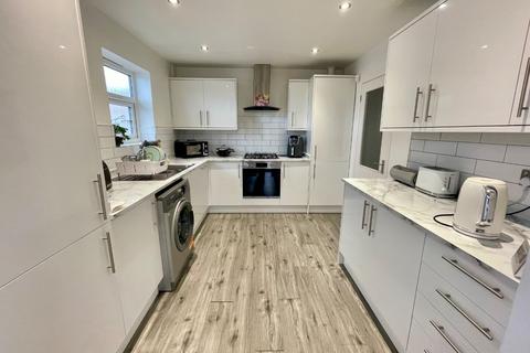 2 bedroom semi-detached bungalow for sale, Macaulay Road, Luton, LU4 0LP