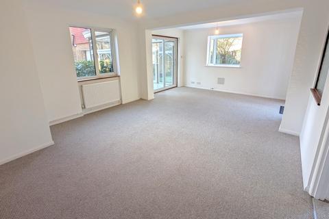 undefined, Bitterne Drive, Woking GU21