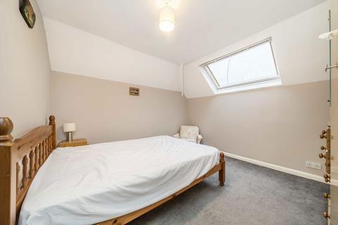 6 bedroom semi-detached house for sale, Heathfield Road, London W3