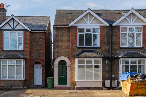 2 bedroom maisonette to rent, Hook Road, Epsom
