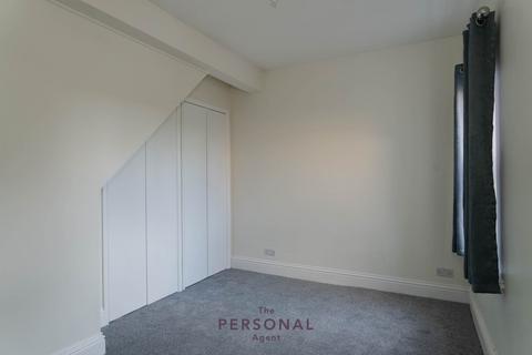 2 bedroom maisonette to rent, Hook Road, Epsom
