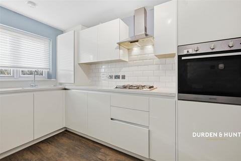 3 bedroom semi-detached house for sale, Finch Road, Stanway CO3
