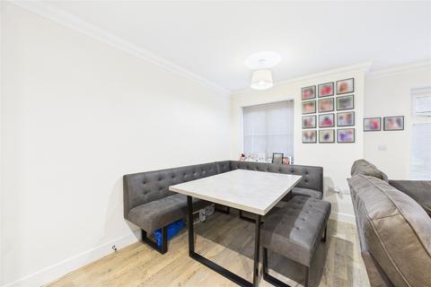2 bedroom apartment for sale, Brooms Court, Dove Close, Crowthorne, Wokingham, RG45