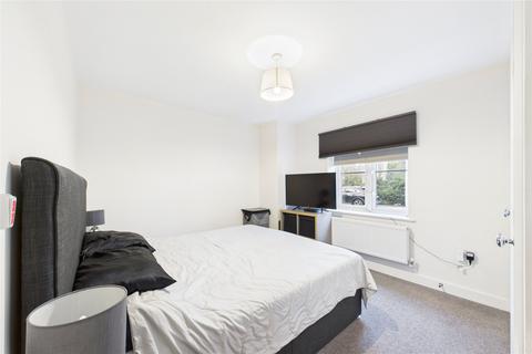 2 bedroom apartment for sale, Brooms Court, Dove Close, Crowthorne, Wokingham, RG45
