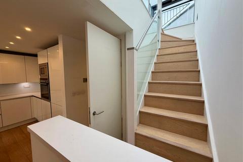 3 bedroom flat to rent, Regents Park Road, London NW1