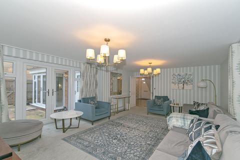 6 bedroom detached house for sale, Westergate Avenue, Brooklands, MK10
