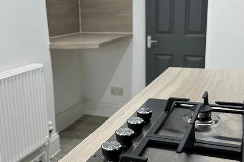 undefined, 241 Lipson Road, Flat 3