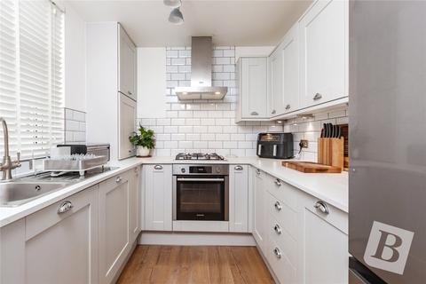 2 bedroom apartment for sale, Matlock Gardens, Hornchurch, RM12