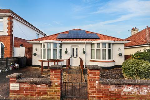 2 bedroom detached house for sale, Fernleigh Avenue, Bridgwater TA6