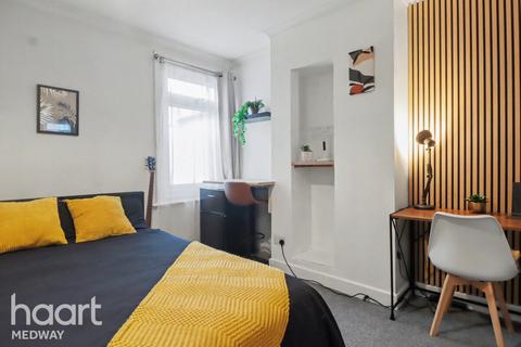 3 bedroom house share to rent, Bingham Road, Rochester