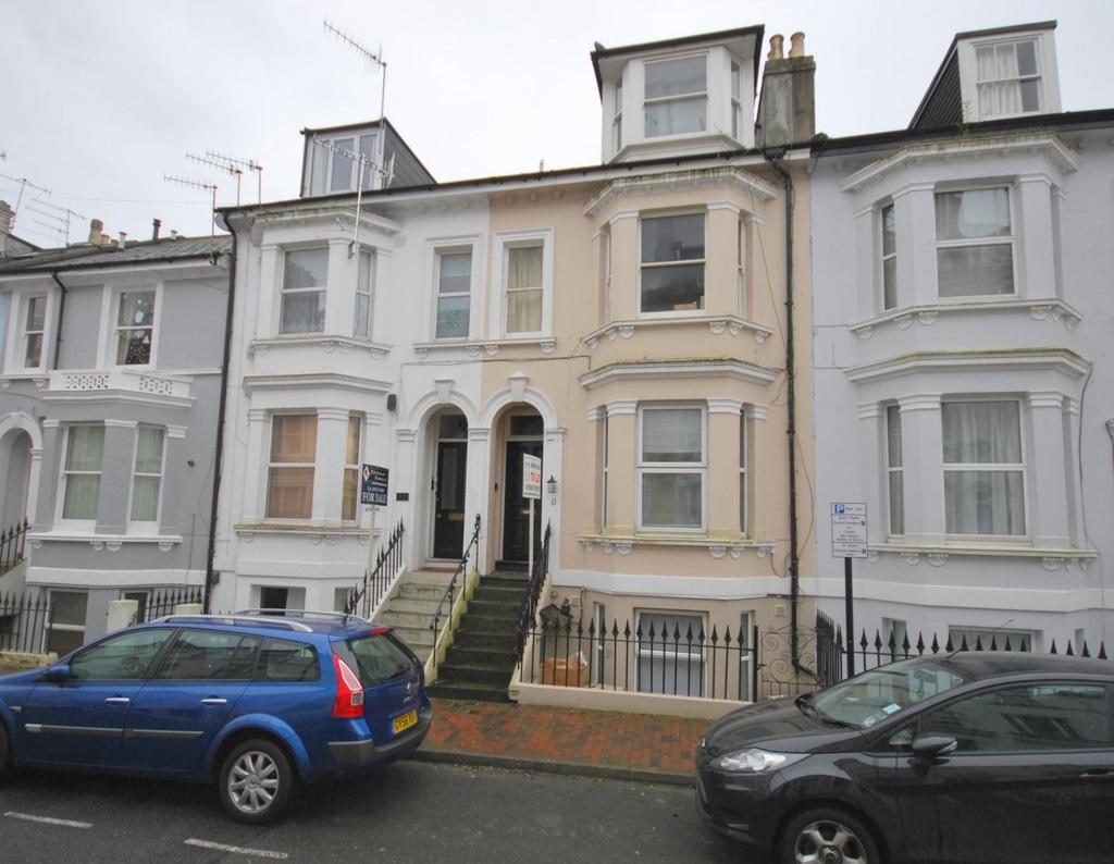 1 Bed Unfurnished Flat