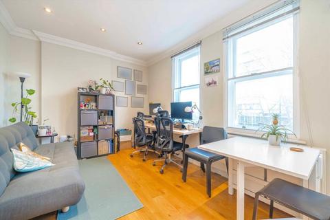 1 bedroom flat to rent, Fulham Palace Road, London W6