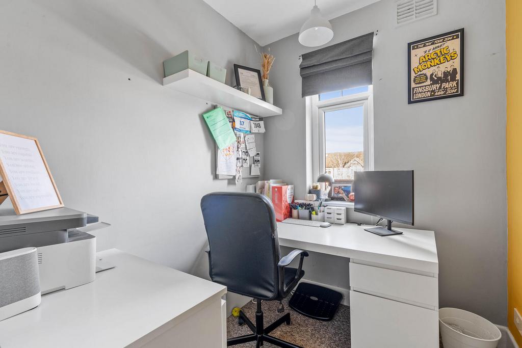 Bedroom / Study