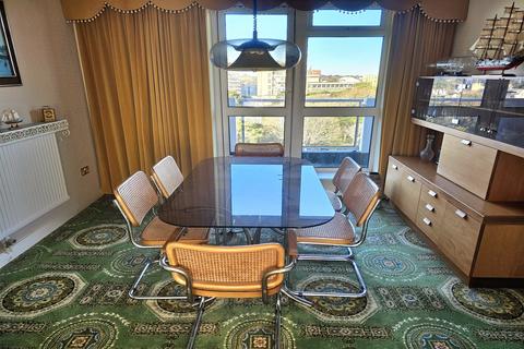 2 bedroom flat for sale, East Cliff