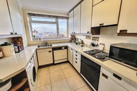 2 bedroom flat for sale, East Cliff