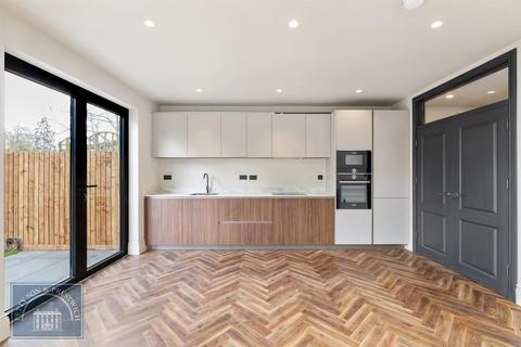 2 bedroom flat to rent, Lonsdale Road, Wanstead