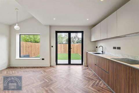 2 bedroom flat to rent, Lonsdale Road, Wanstead