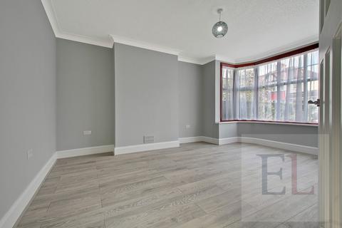 3 bedroom semi-detached house to rent, Lankers Drive, Harrow HA2