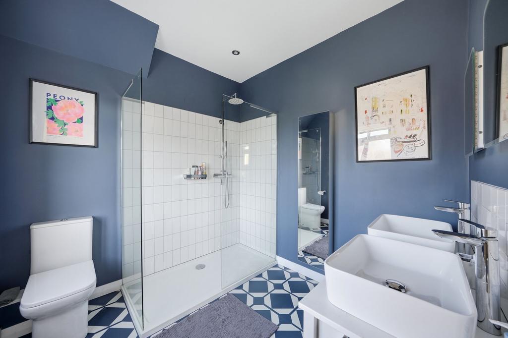 Bedroom 1 ensuite