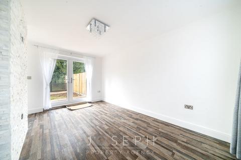 3 bedroom terraced house to rent, Seaward Avenue, Leiston, IP16