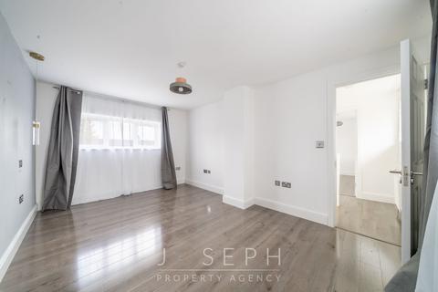 3 bedroom terraced house to rent, Seaward Avenue, Leiston, IP16