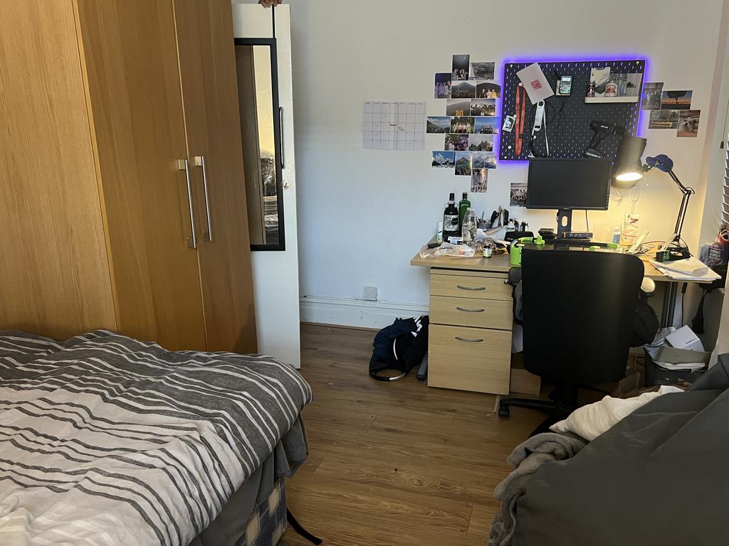 Bedroom 5.JPG