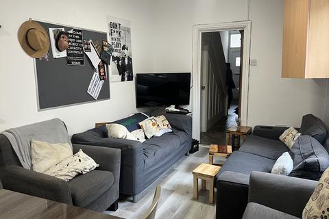 6 bedroom terraced house to rent, Nottingham NG7