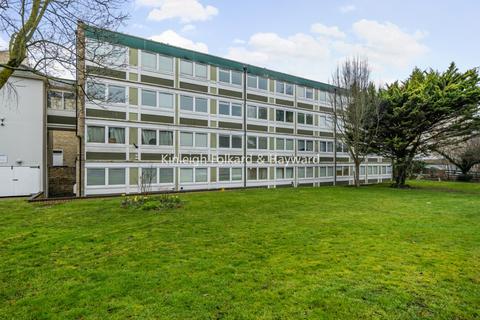 2 bedroom flat to rent, Masons Hill, Bromley, Kent, BR2