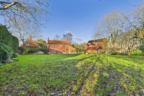 3 bedroom detached house for sale, The Street, Garboldisham
