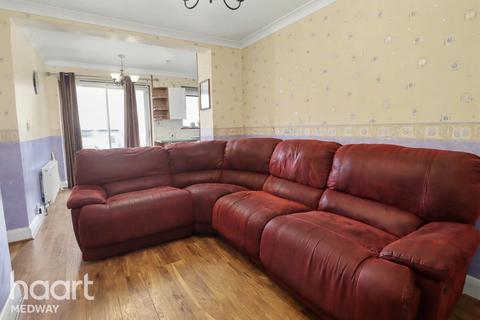 4 bedroom semi-detached house to rent, Old Road East, GRAVESEND