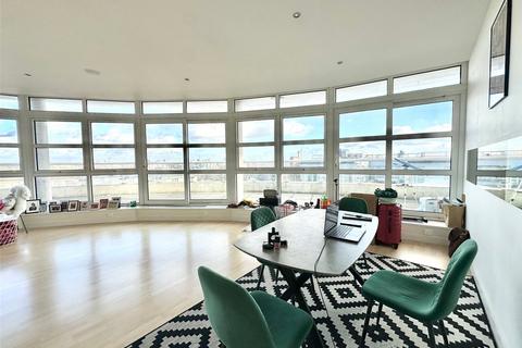 2 bedroom penthouse to rent, Upper Richmond Road, London, SW15